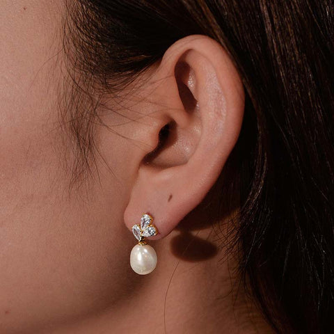 Simple Diamond Pearl Earrings